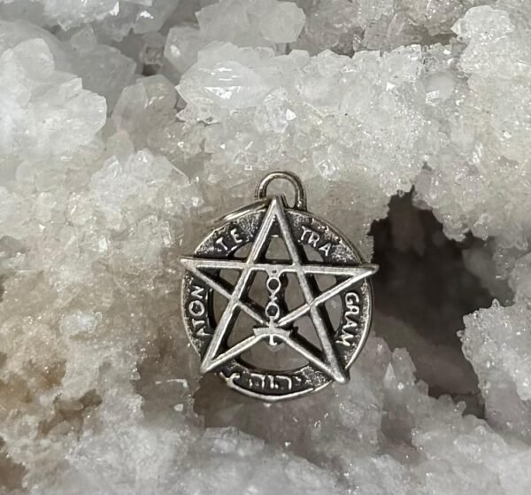 colgante fuerza de tetragramaton Colgante Fuerza de Tetragramatón