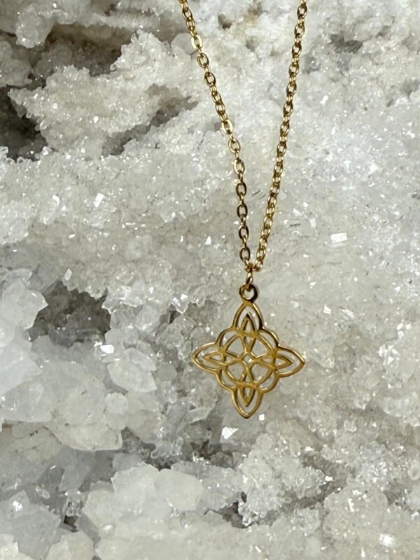 collar nudo bruja dorado Nudo de Bruja