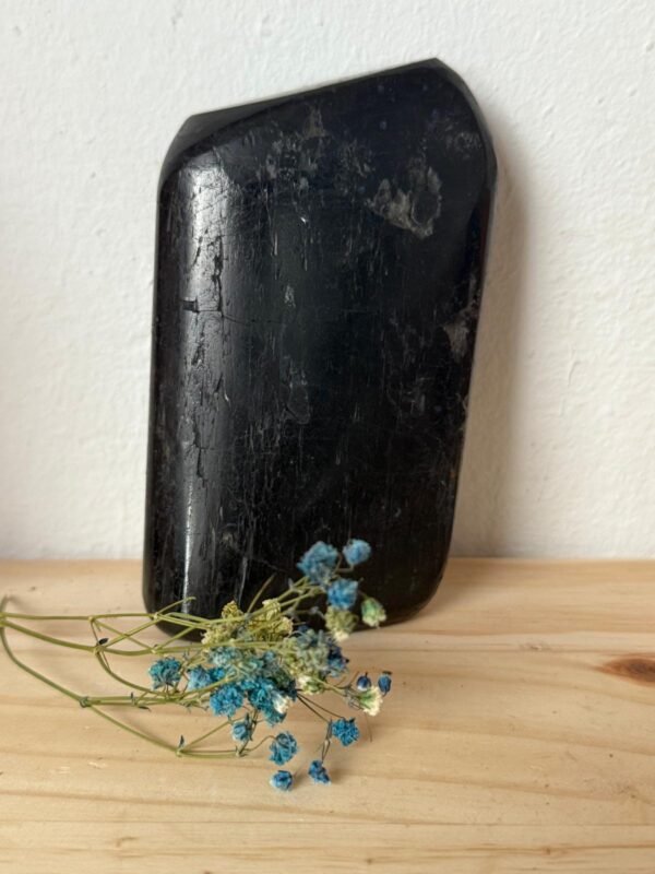 turmalina grande 2 Turmalina Pulida