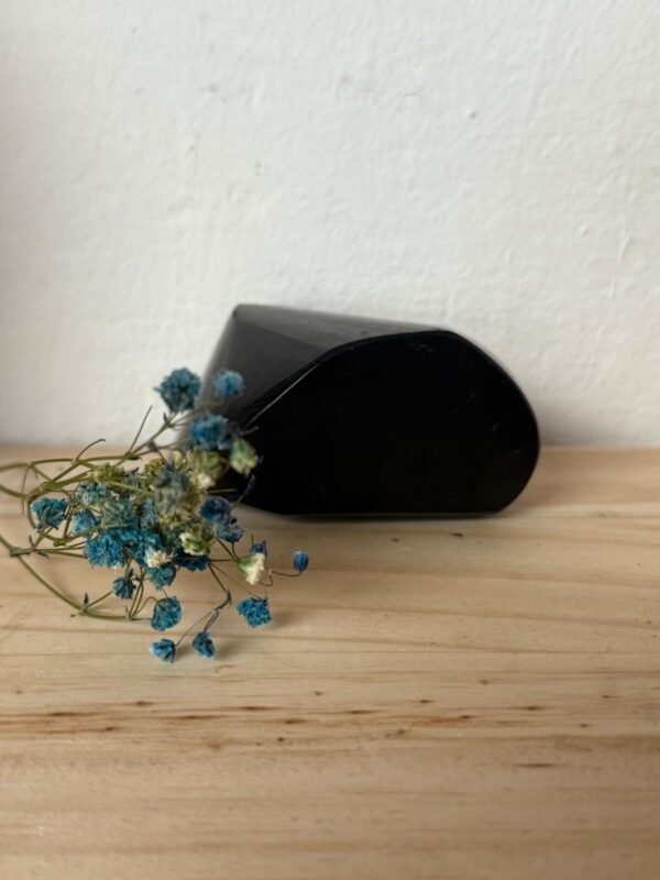 turmalina mediana Turmalina Pulida